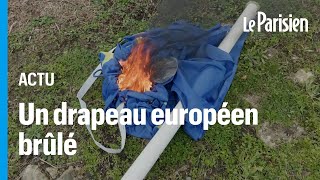 Agen  des agriculteurs en colère brûlent un drapeau européen [upl. by Ralph192]