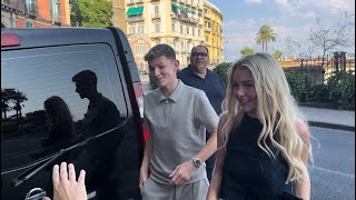 Gilmour a Napoli tappa intermedia prima dell’hotel suo fratello beffa i tifosi 🥲 [upl. by Myk426]