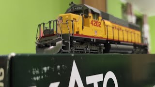 Kato EMD SD 40 2 Union Pacific [upl. by Ayekal]