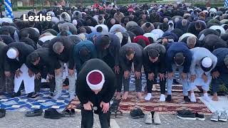 Fitër Bajrami festohet në sheshet e Shqipërisë ja ku u fal namazi në rrethe [upl. by Ennovahs]