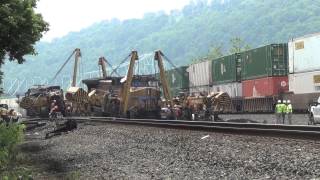 Hulcher Caterpillar crews prep raising UP AC4400CWCTE 5594  Sewickley PA derailment site 7314 [upl. by Essilem580]