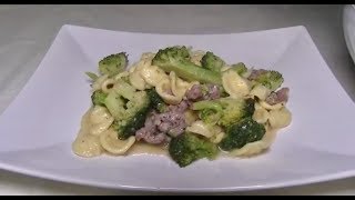 Pasta con Brócoli y Salchichas [upl. by Nivra536]