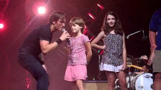 Keith brings kids on stage to sing in Biloxi [upl. by Nileek221]