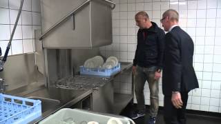 AUPA doorschuifvaatwasmachine in Horeca Bruist SBS6 [upl. by Ayim798]