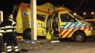 Ernstig gewonde bij ongeval met ambulance [upl. by Iahcedrom]