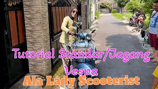 Vespa Girl Kasih Tutorial cara Jagang Vespa Saat Pakai Kebaya [upl. by Nosnev]