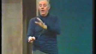 Dario Fo e il Grammelot con accento inglese  quotLuomo e la tecnologiaquot Rai2  1977 [upl. by Ashlen465]