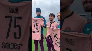 En visite au Campus PSG ⁠Aminematue inoxtag Carlito et Pfut ont reçu le maillot Third  ✊❤️💙 [upl. by Tori]