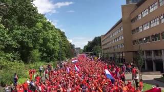 van Links naar Rechts tijdens Vrouwenvoetbal bij Oranjefansnl [upl. by Martres582]