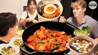 외국 손님에게 한식 집밥 제대로 차려주기 닭갈비 비빔밥 된장국 나물 [upl. by Rainah]