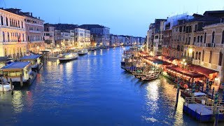 Gondoliers et Gondoles à Venise Venezia [upl. by Attegroeg787]