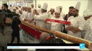 Record du monde  Guinness Book  La baguette la plus longue du monde fait 122m [upl. by Lessard]