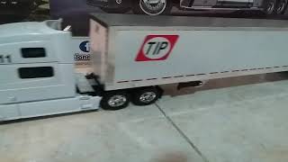 Volvo de la empresa FTR con caja seca de 53 pies TIP [upl. by Jeddy]