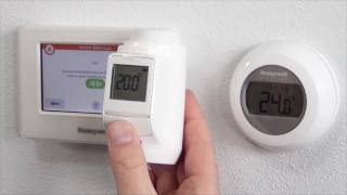 Round Wireless als temperatuuropnemer voor een nieuwe zone  Honeywell Home [upl. by Athalee]