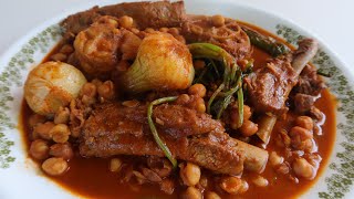 CHAMORRO DE PUERCO CON COSTILLAS Y GARBANZAS [upl. by Brand]