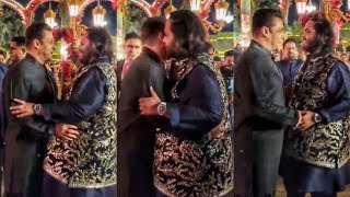 Salman Khan का धमाकेदार स्वागत Anant Ambani से गले मिलते हुए नजर आए Pre Wedding समारोह पर🔥💯♥️👍 [upl. by Aicilev]