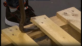 How to dismantle pallets [upl. by Teevens]