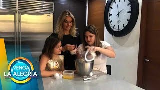 Cinco formas distintas de hacer Hot Cakes con Anette Cuburu  Venga La Alegría [upl. by Chui408]