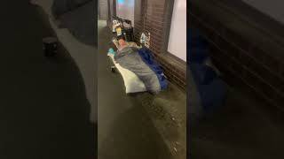 ⚠️ Schöner wohnen…😉 berlin lustigevideos homeless viralvideos straßenleben [upl. by Nosnah114]