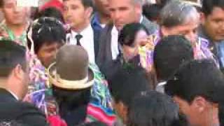 Evo Morales abre el carnaval de su país con un baile por las calles de La Paz [upl. by Lili759]