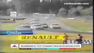 Recomendado quotTotoquot Etchegaray tira el matafuegos en la pista en Rio Cuarto 1992 01112015 [upl. by Bazluke]