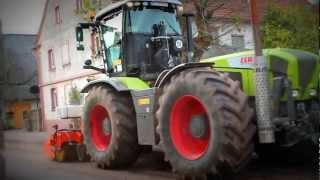 Claas Xerion 3800 kehrt Strasse [upl. by Delanty]