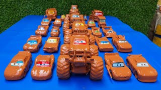 Clean up muddy minicars amp disney pixar car convoys Play in the garden [upl. by Ygief]