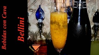 Cómo hacer el cóctel Bellini  Bebidas con Cava o Champagne [upl. by Neelhtakyram203]