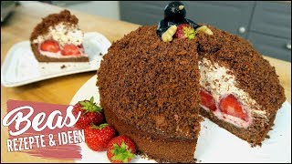 Maulwurfkuchen Rezept mit Erdbeeren  Schoko Krümeltorte backen mit sahniger Füllung [upl. by Brufsky]