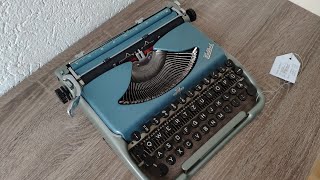 Groma Kolibri 1958 Schreibmaschine [upl. by Irrok729]