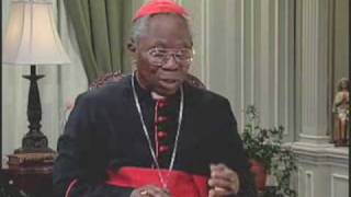 Communion Kneeling and on the Tongue is Preferred Form  Cardinal Arinze amp Redemptionis Sacramentum [upl. by Wills940]