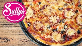 Pizza Rezept  Grundrezept Pizzateig amp schnelle Soße  Sallys Welt [upl. by Eladnwahs]