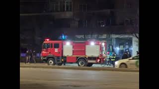 VIDEOTârgu Jiu Apartament distrus de un incendiu violent [upl. by Mickey]