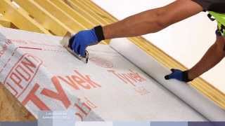 Posa membrane controllo vapore per tetti inclinati DuPont™ Tyvek® [upl. by Seira]