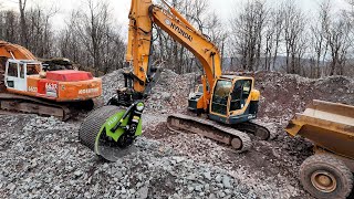 Setting up an excavator screener bucket [upl. by Platus812]