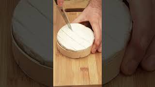 La Recette Parfaite De L’Hiver Camembert Rôti [upl. by Ahsiele]