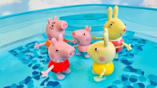 POOL DIVING Peppa Pig Toys Snorkeling [upl. by Merras]