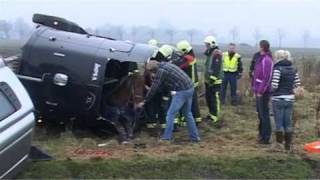 Paard beknel na ongeval in Schoonebeek [upl. by Daloris753]