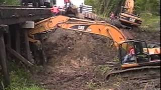 Hulcher Services  Pile Driving With the Vibratory Hammer Pile Driver [upl. by Lynnworth]