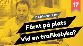 10 körkortsfrågor  Först på plats vid en trafikolycka  Vad ska man göra [upl. by Drawets330]