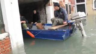 Acqua alta a Venezia High water in Venice Niveau deau élevé à Venise [upl. by Enimassej598]