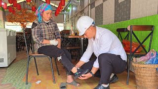 Single mother  happy to receive shoes given by kind engineer  ly tu tuc [upl. by Sweyn]