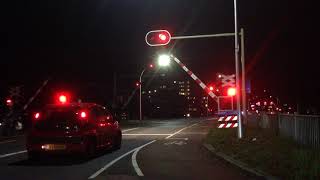 Spoorwegovergang Hengelo Nacht editie Dutch railroad crossing Night edition [upl. by Maker]