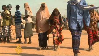 Displaced Somalis pour into Dadaab refugee camps [upl. by Aicelf375]