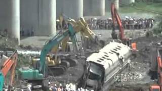 Wenzhou High Speed Train Crash Aftermath More Bodies Discovered During Cleanup [upl. by Alphard]