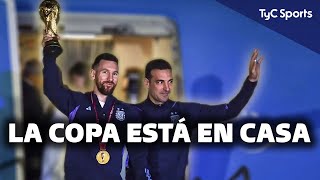 LA COPA DEL MUNDO LLEGÓ A ARGENTINA DE LA MANO DE MESSI 🔥 ¡EL RECIBIMIENTO FUE UNA LOCURA DE GENTE [upl. by Aicek]