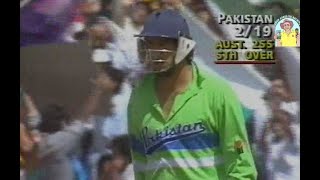 Akram goes nuts Brilliant batting blitz by Wasim Akram during the 2nd ODI Final vs Aust SCG 198990 [upl. by Lladnik]