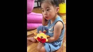 Yebin Plays With Her Hana하나 하나와 노는 예빈이 [upl. by Jamima664]