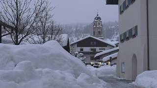 Situation Schneechaos in Mittenwald  Bahnhof amp Stadt [upl. by Nomla562]