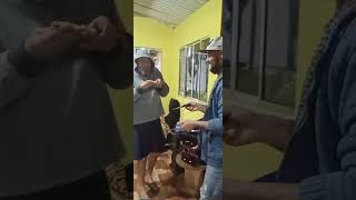 pizzas assadas no forno a lenhaqueimou a mão [upl. by Ggerk281]